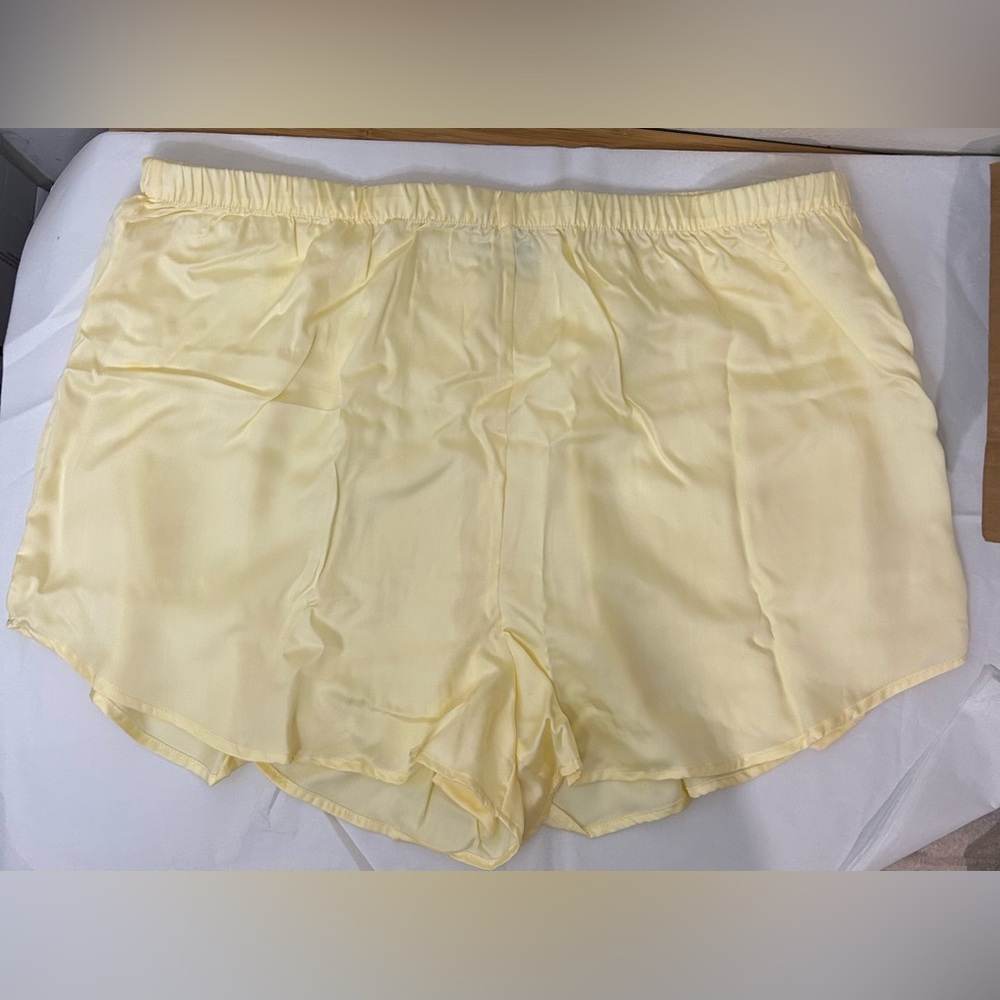 New in Box Ettitude Bamboo Lyocell Sateen Shortie in Vanilla